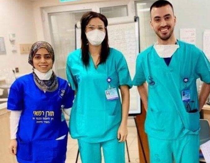 Dr Hussein, Dr Suad Haj Yahya et Dr Amana Jabarin, trois médecins arabes de l'hôpital Tel Hashomer près de Tel-Aviv