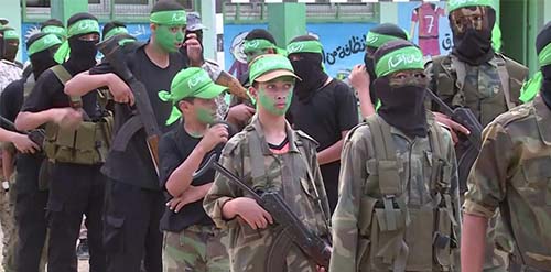 Camps d'été du Hamas pour jeunes garçons