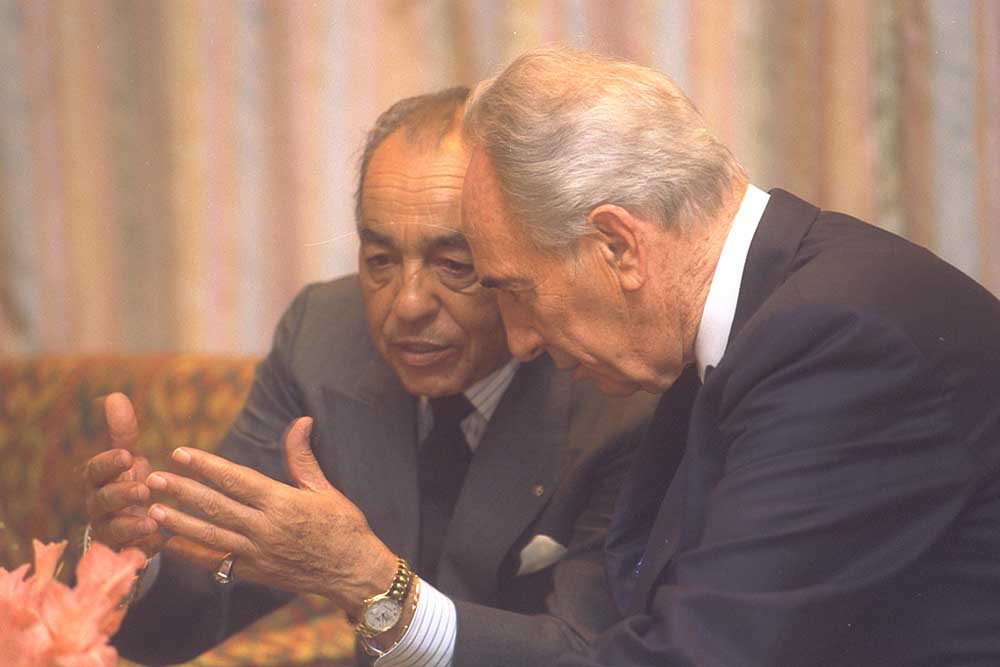 Le Roi Hassan II et le Premier misnistre Shimon Peres durant le sommet de Sharm el-Sheikh, 13 mars 1996 ©GPO Avi Ohayon
