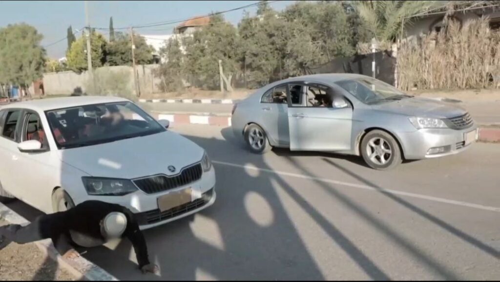 Copie d'écran d'une vidéo de Hassan Eslaiah postée sur son compte Telegram et expliquant comment tuer un Israélien avec une voiture bélier